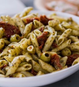 Ensalada de Pasta con Vinagreta de Yogur – Un plato fresco y lleno de sabor